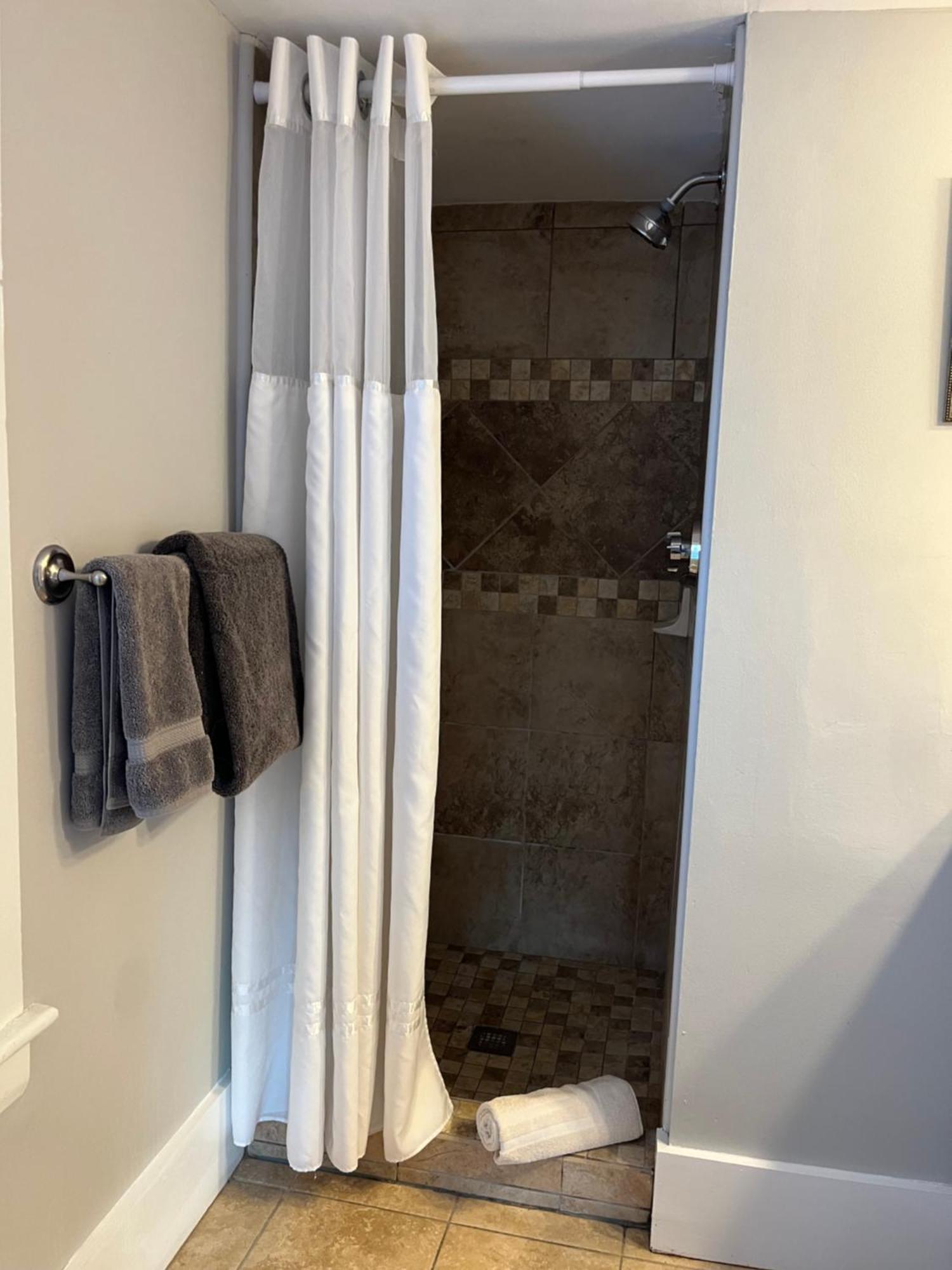 אוגונקוויט Abalonia Inn מראה חיצוני תמונה